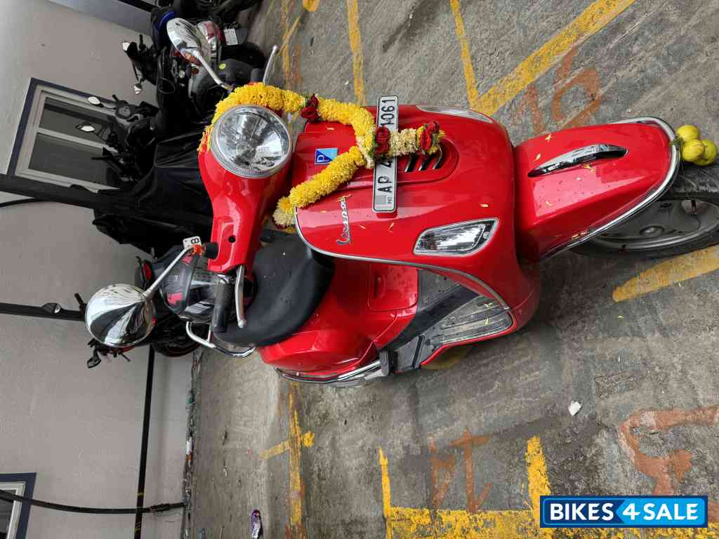 Red Vespa ZX 125 BS6 Red Vespa ZX 125 BS6