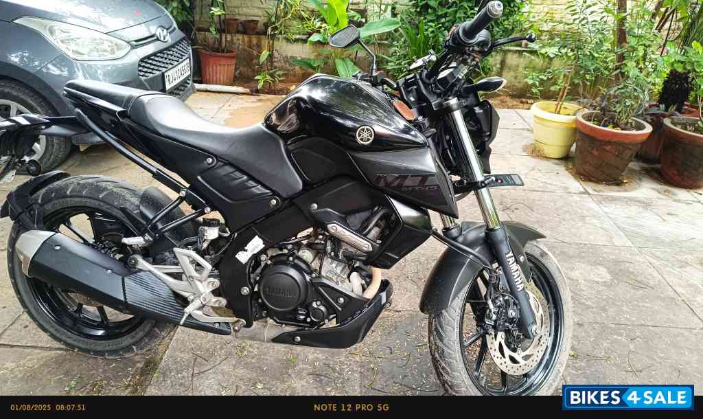 Black Yamaha MT-15 BS6