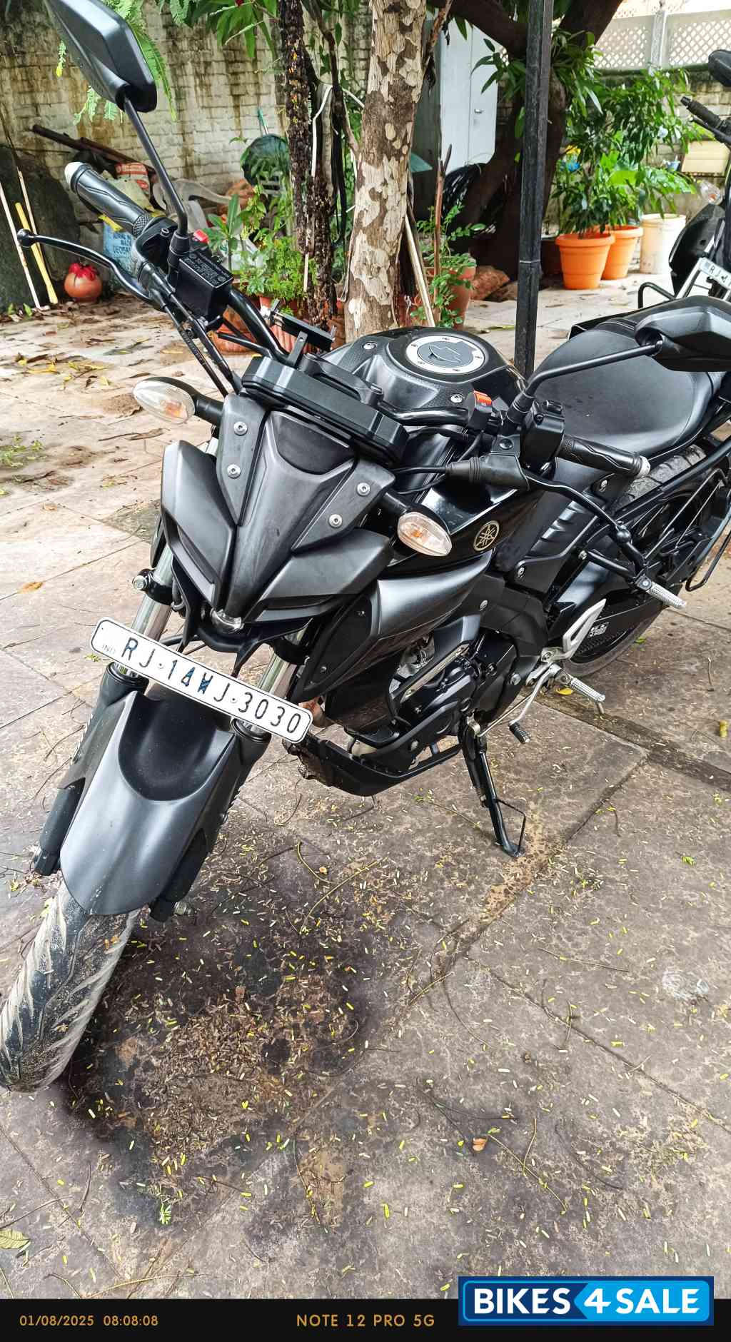 Black Yamaha MT-15 BS6