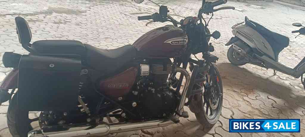 Red Royal Enfield Meteor 350 Stellar