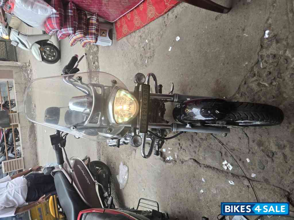 Auburn Black Bajaj Avenger Cruise 220