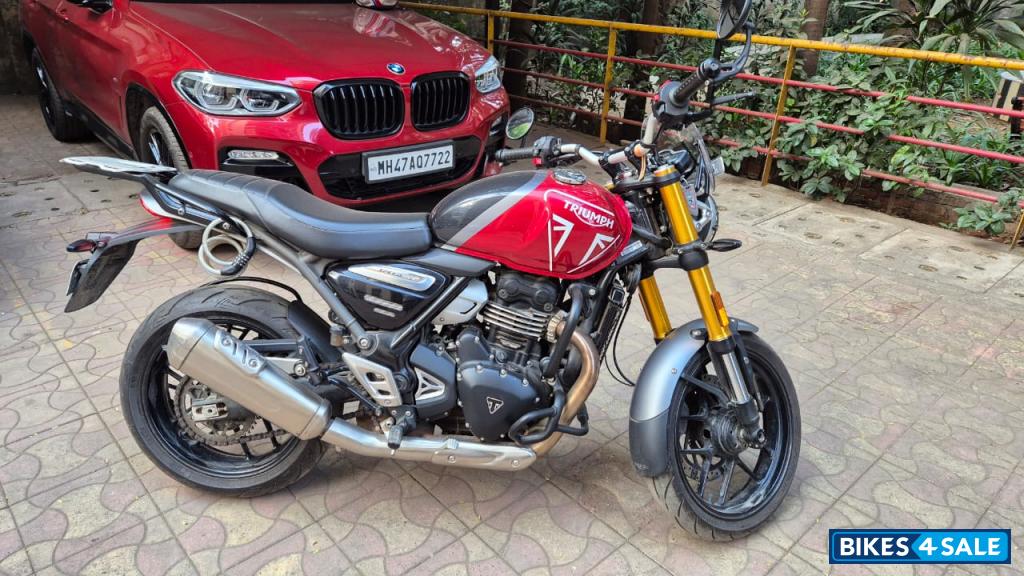 Red Black Triumph Speed 400