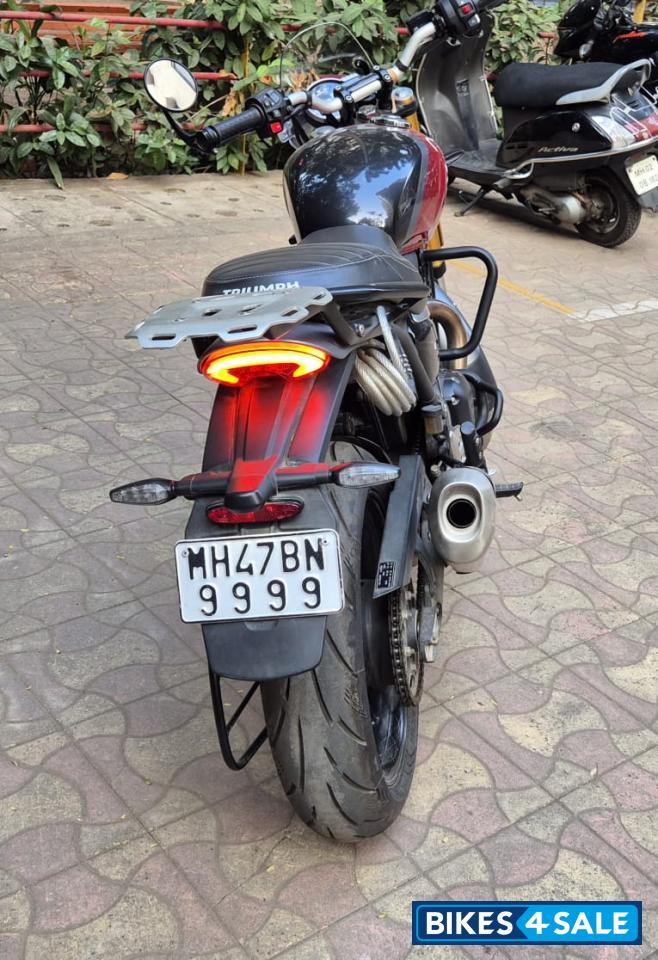 Red Black Triumph Speed 400