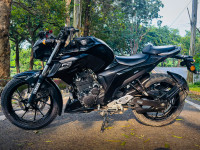 Black Yamaha FZS 25 BS6