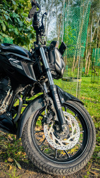 Black Yamaha FZS 25 BS6