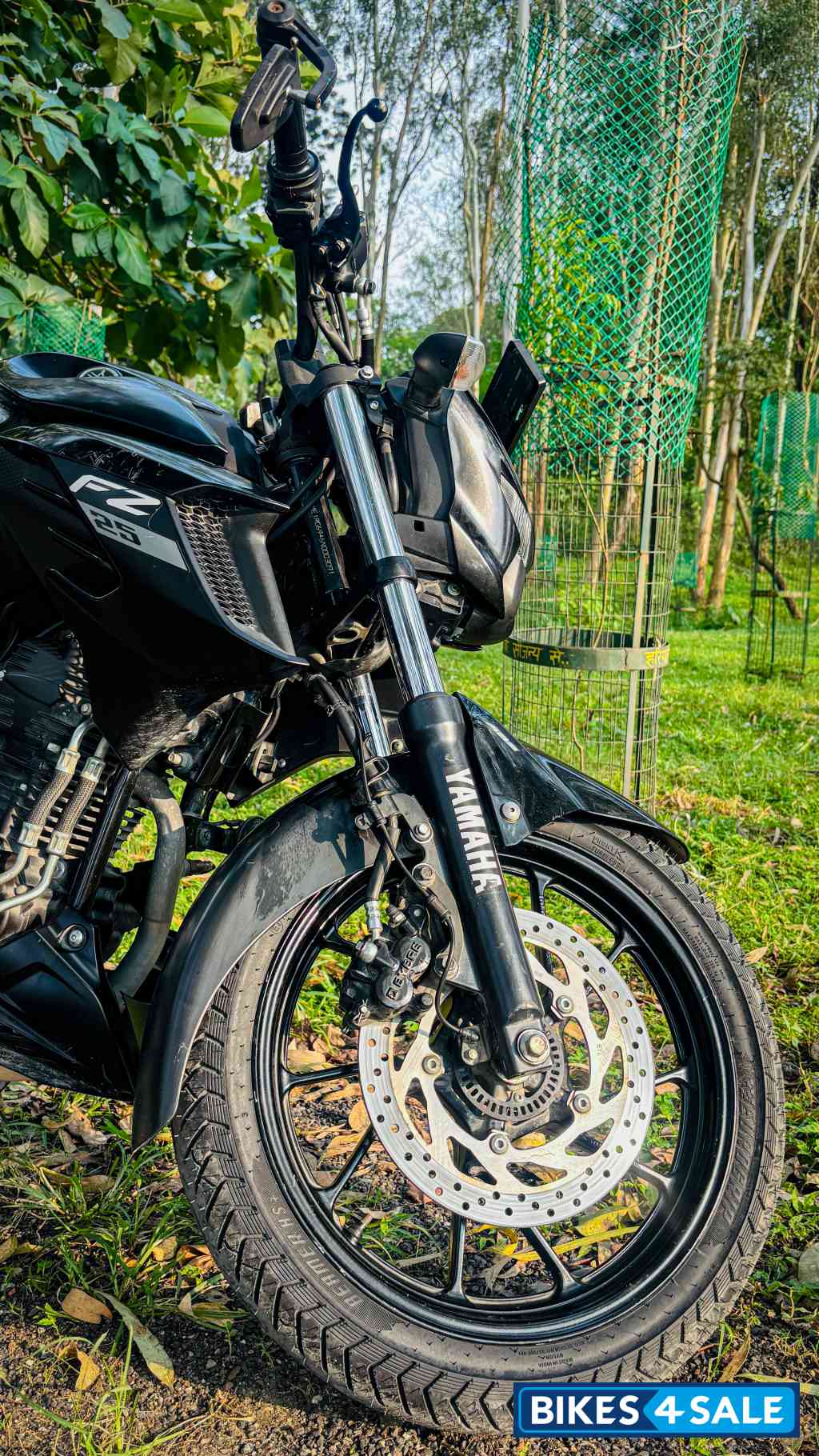Black Yamaha FZS 25 BS6