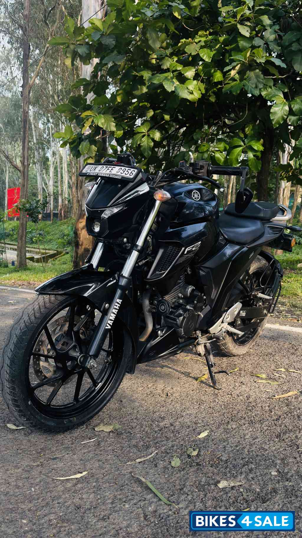 Black Yamaha FZS 25 BS6
