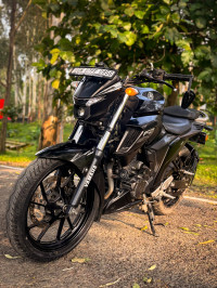 Black Yamaha FZS 25 BS6