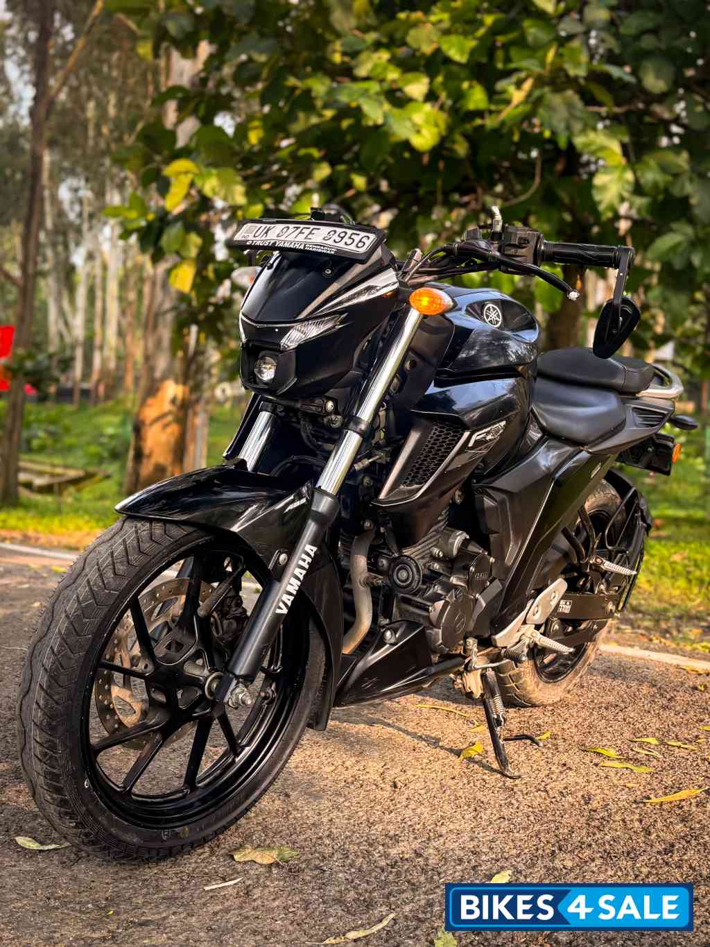 Black Yamaha FZS 25 BS6