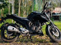 Black Yamaha FZS 25 BS6