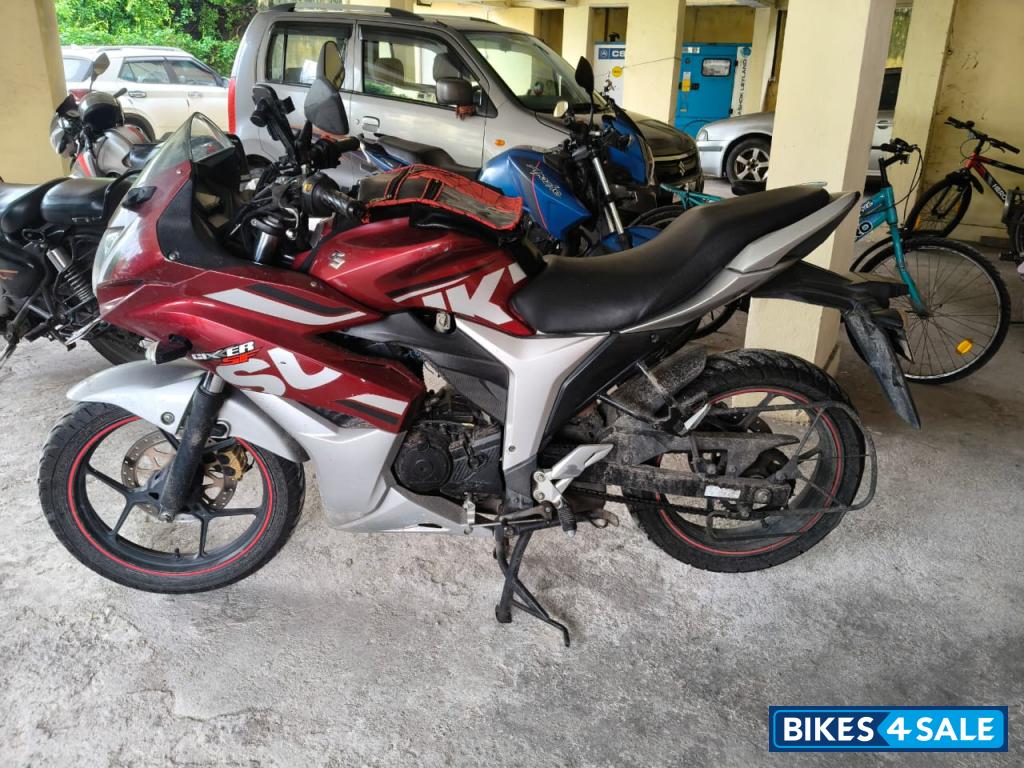 Candy Red Suzuki Gixxer SF