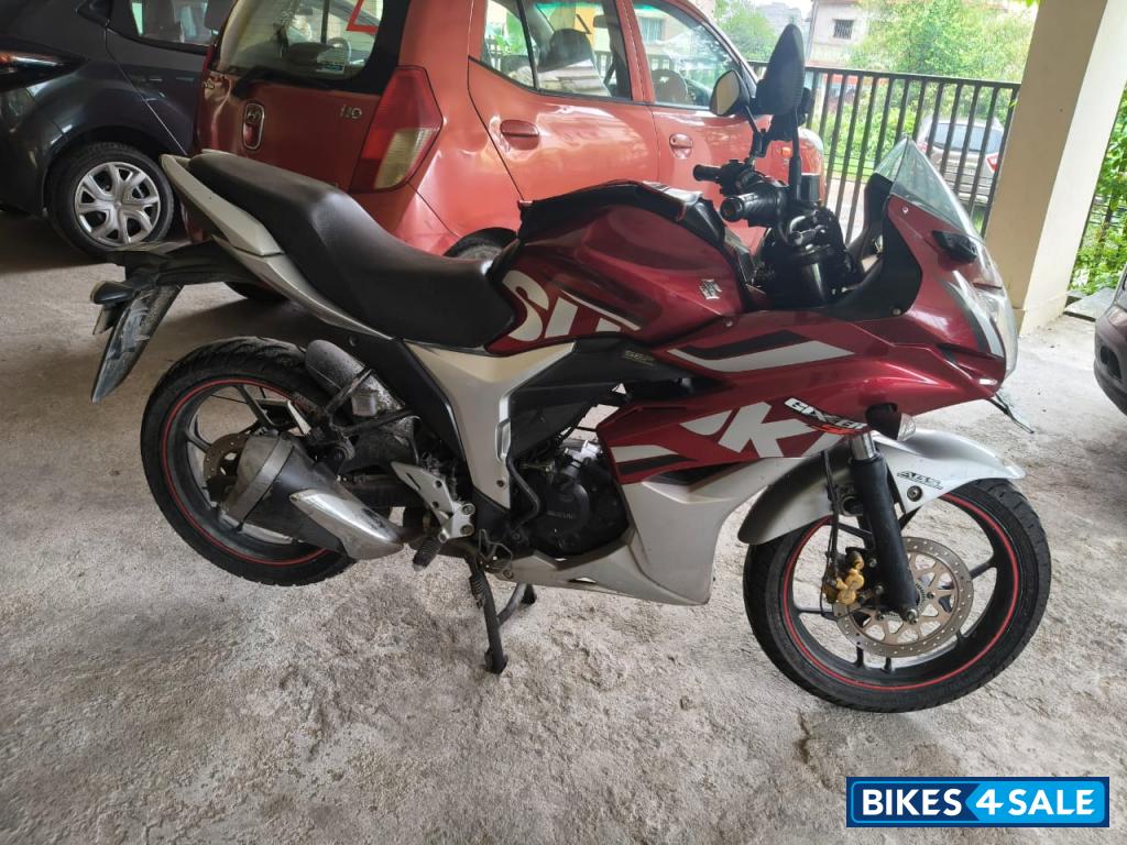 Candy Red Suzuki Gixxer SF