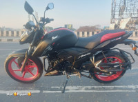 Matte Black TVS Apache RTR 160 4V 2024