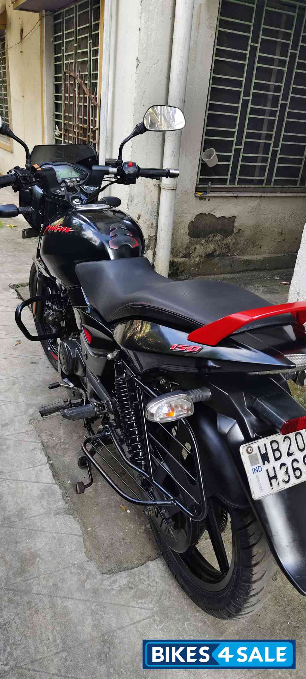 Black & Red Bajaj Pulsar 150 Neon BS6