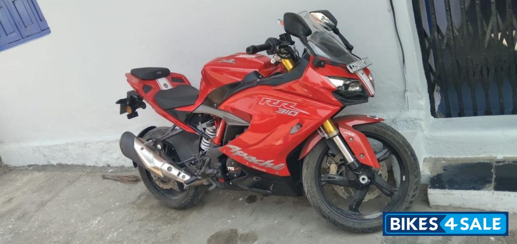 Red TVS Apache RR 310