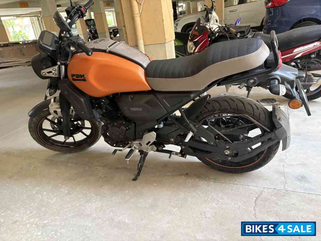 Mat Dull Orange Yamaha FZ-X
