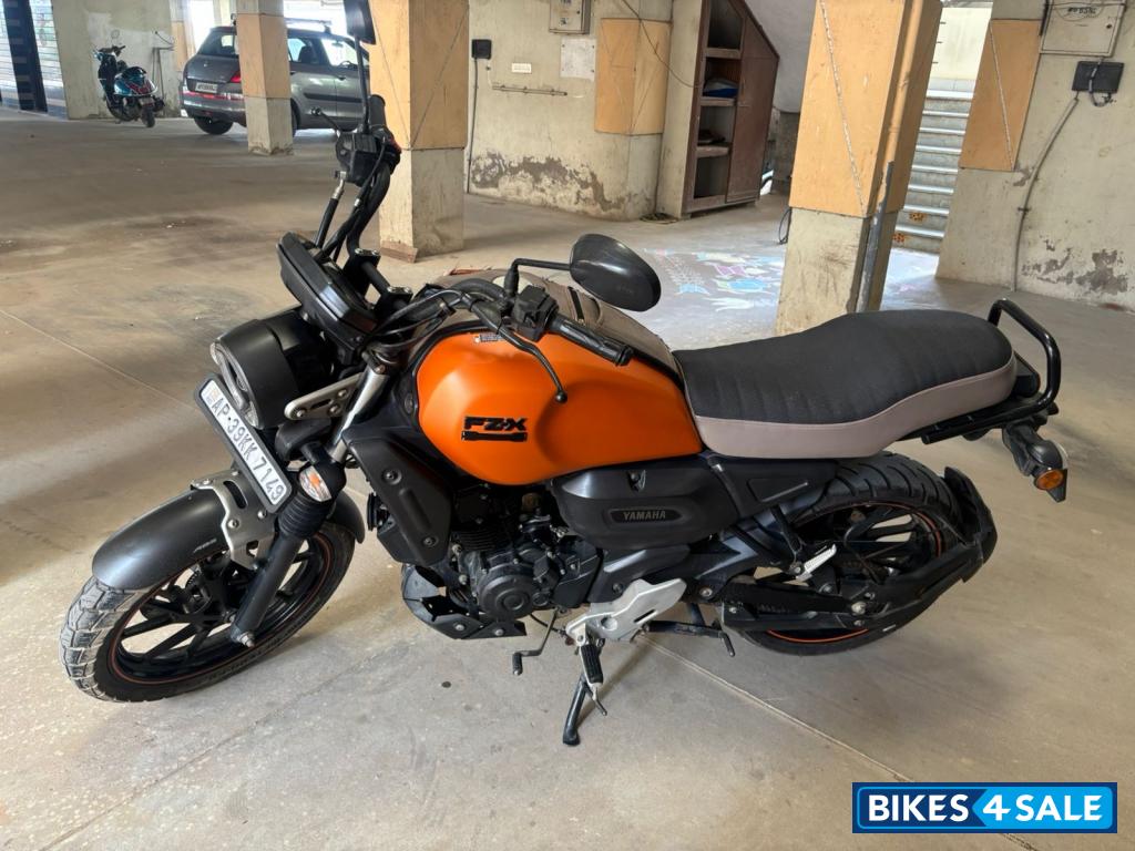Mat Dull Orange Yamaha FZ-X