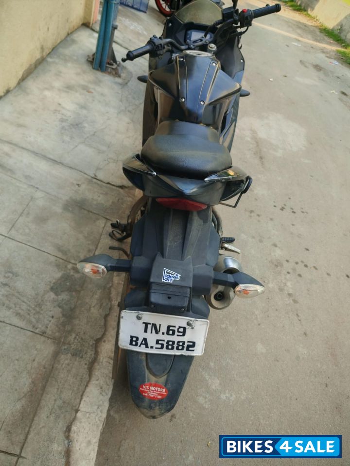 Black Suzuki Gixxer