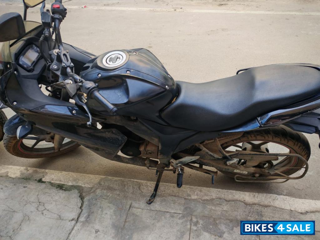 Black Suzuki Gixxer