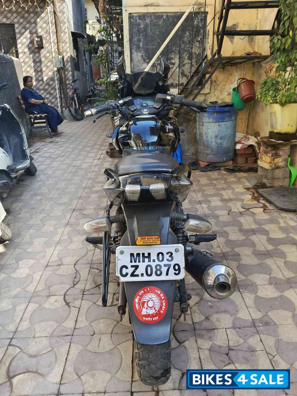 Bajaj Pulsar 220F