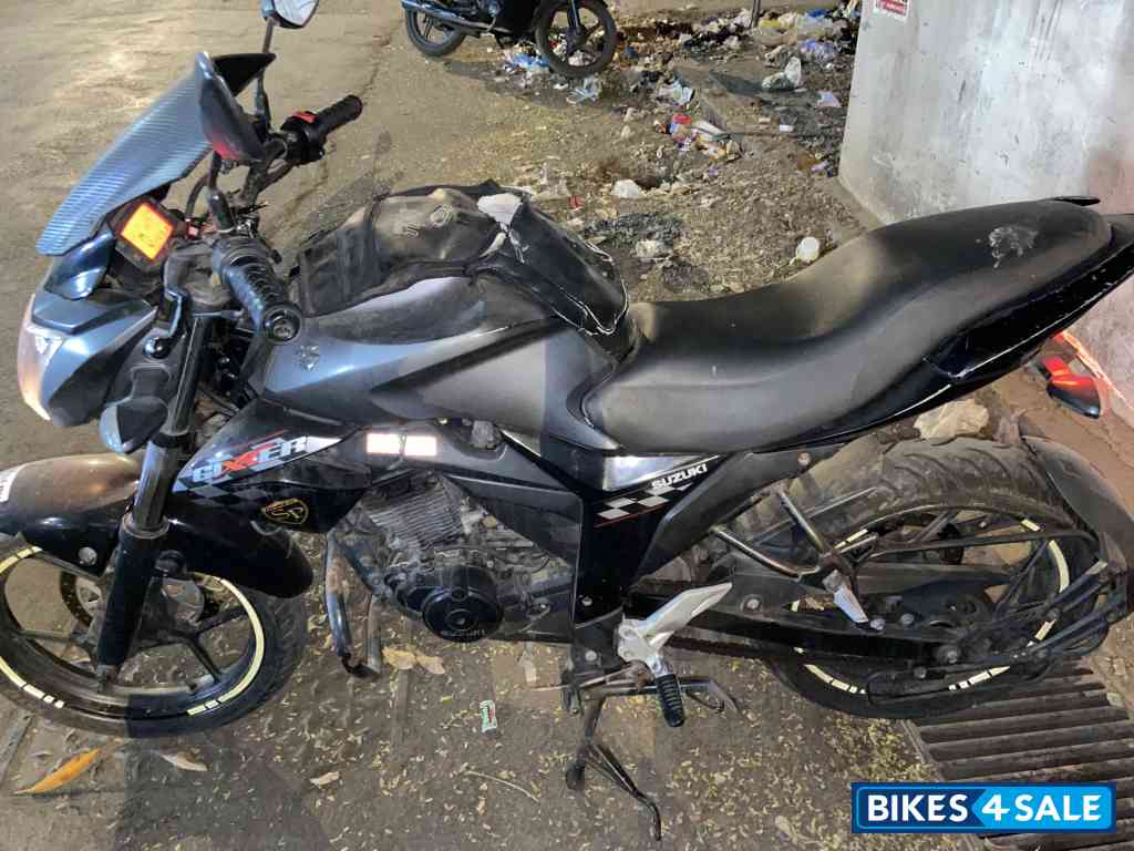 Grey Suzuki Gixxer 150