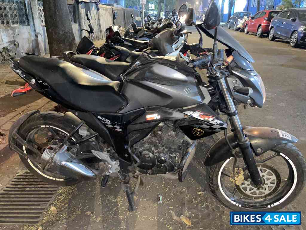 Grey Suzuki Gixxer 150