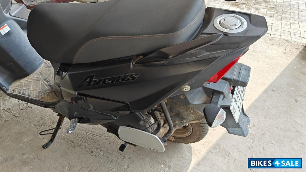 Black Suzuki Avenis Special Edition 2025