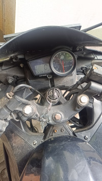 Black Yamaha YZF R15