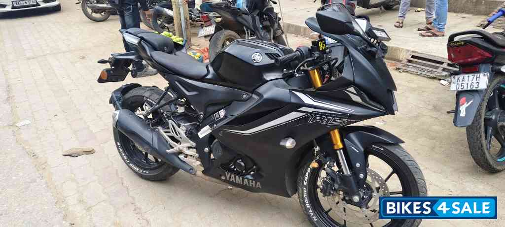 Dark Night Yamaha R15 V4