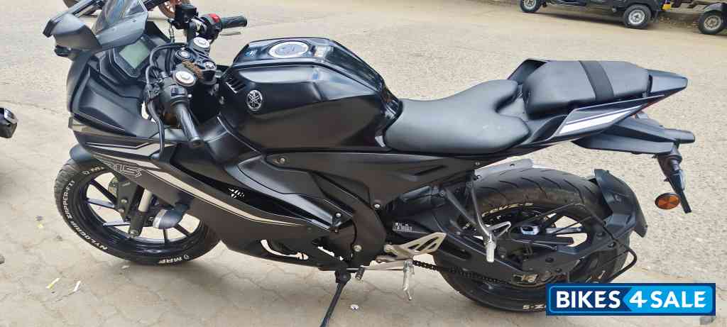 Dark Night Yamaha R15 V4