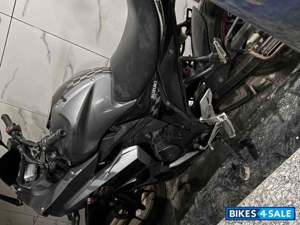 Grey Suzuki Gixxer SF SP