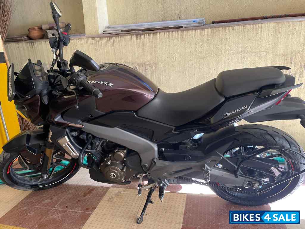 Wine Bajaj Dominar 400