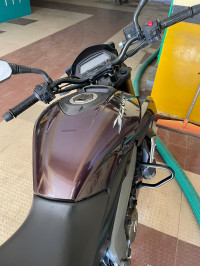 Wine Bajaj Dominar 400