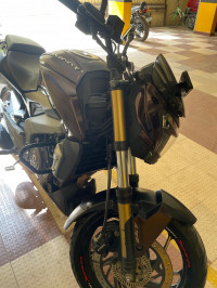 Wine Bajaj Dominar 400
