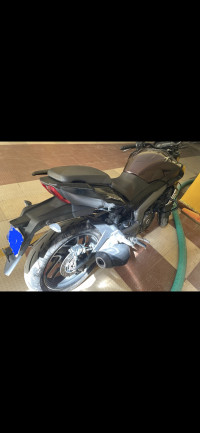 Wine Bajaj Dominar 400