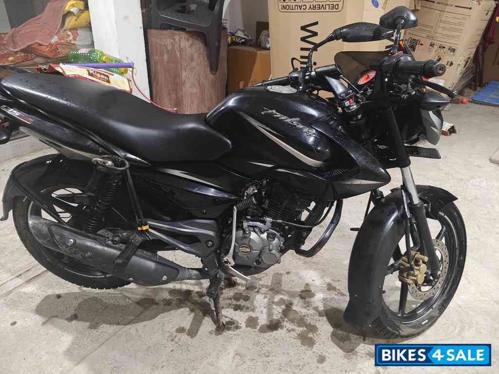 Black Bajaj Pulsar Pulsar 135LS 2017-18 BS-IV model