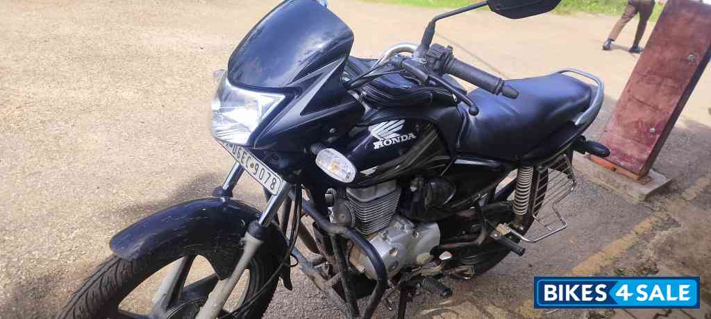 Black Honda Shine 125