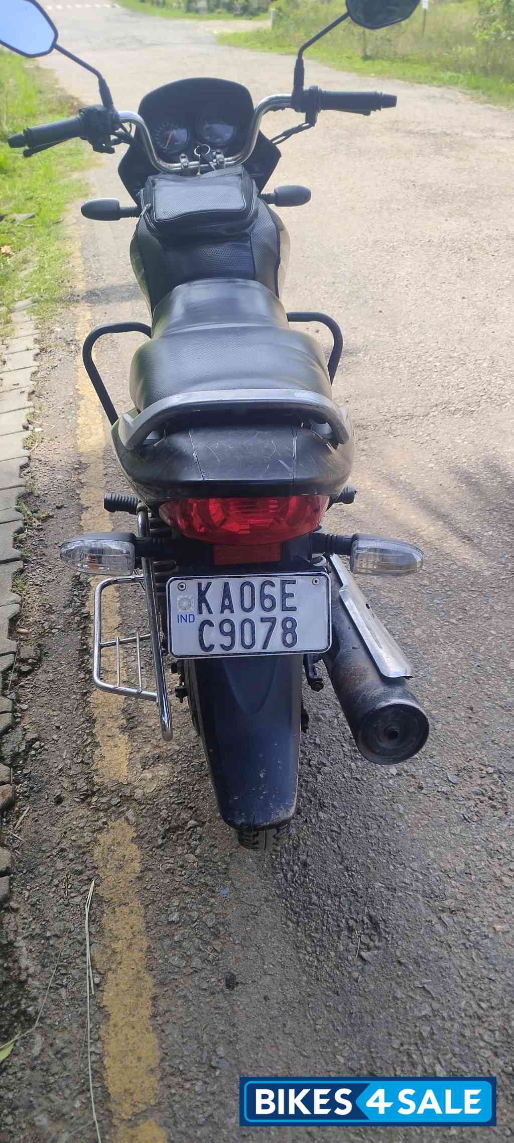 Black Honda Shine 125