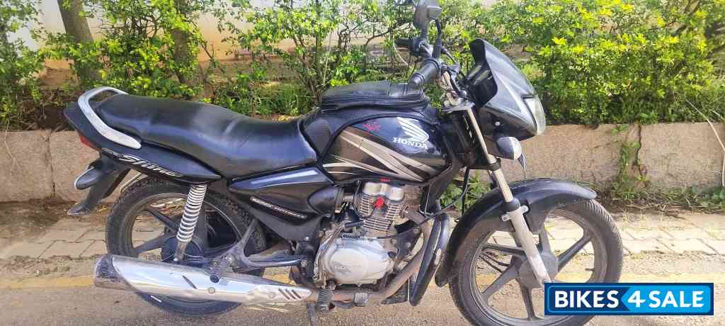 Black Honda Shine 125