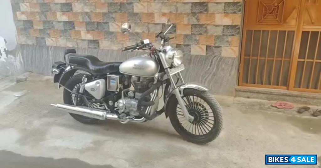 Silver Royal Enfield Bullet 350 Twinspark