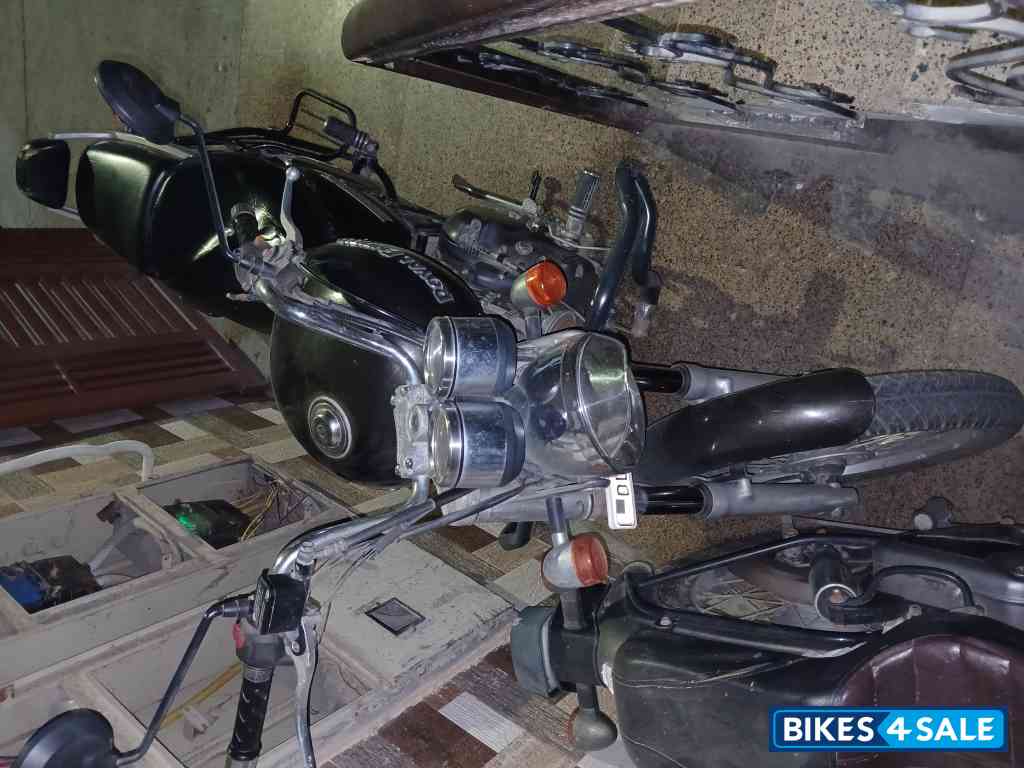 Black Royal Enfield Thunderbird TwinSpark 350