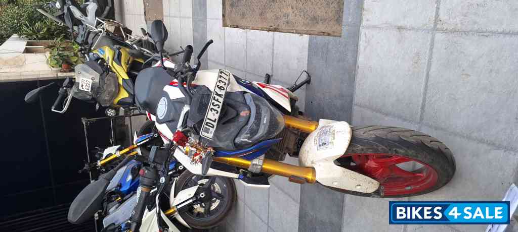 Polar White BMW G 310 R