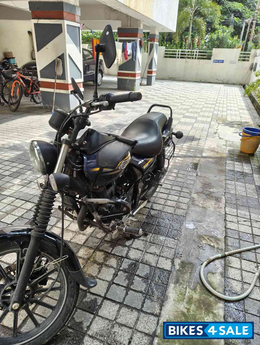 Black Bajaj Avenger Street 150