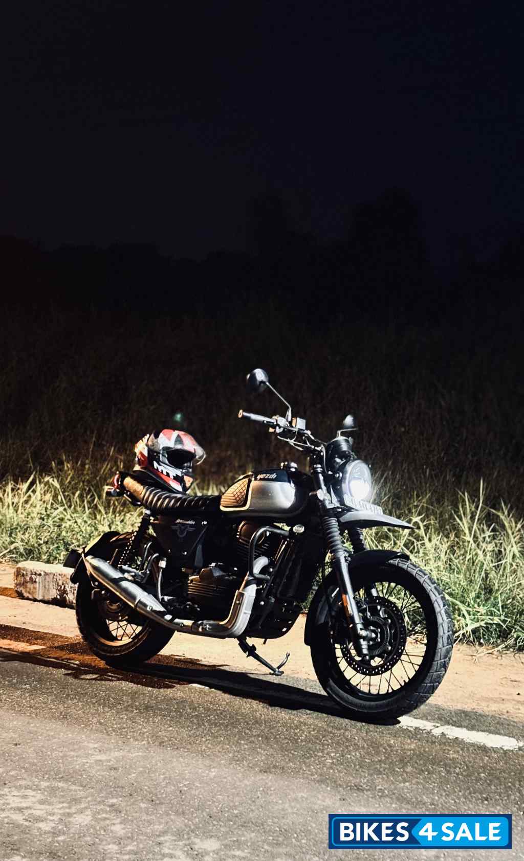 Yezdi Scrambler Single Tone