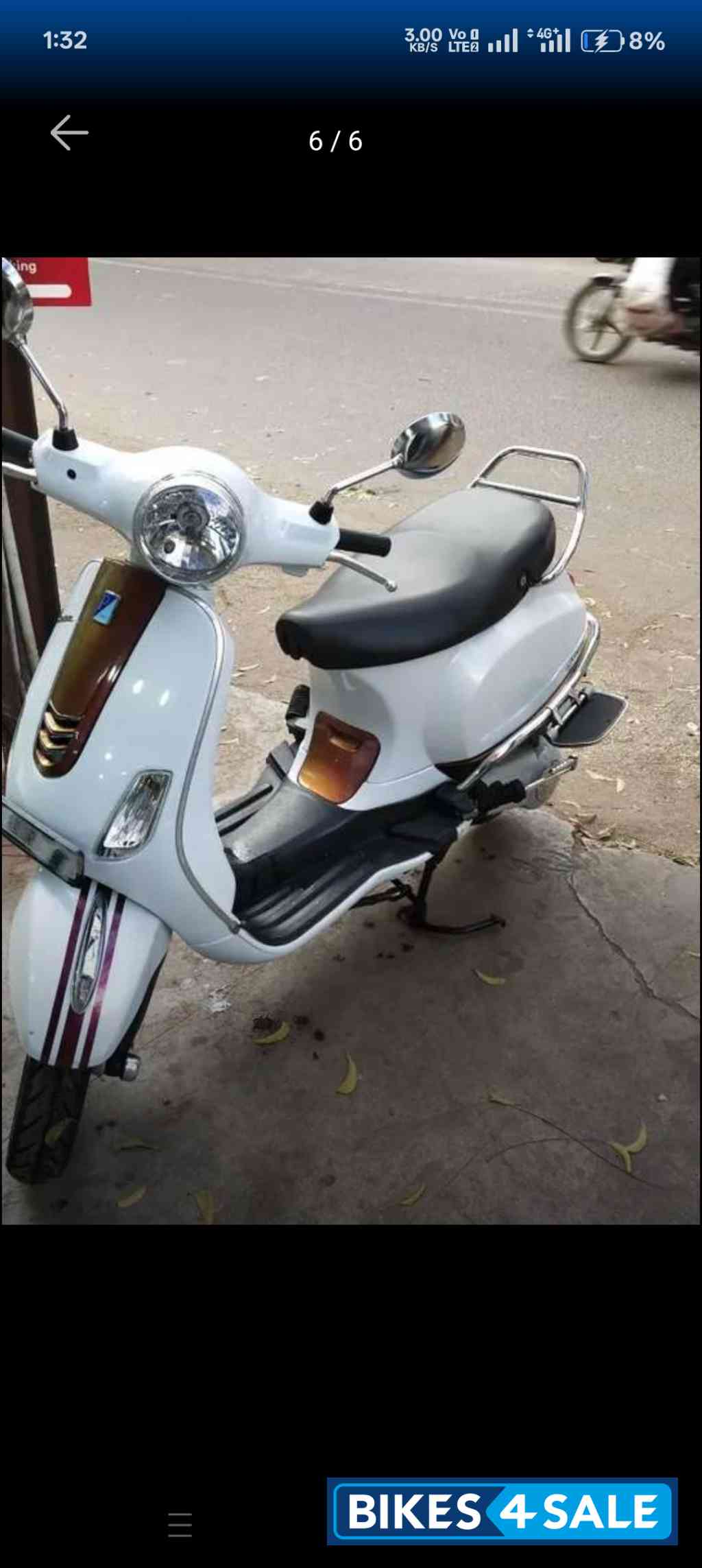 Pearl White Vespa ZX 125 BS6