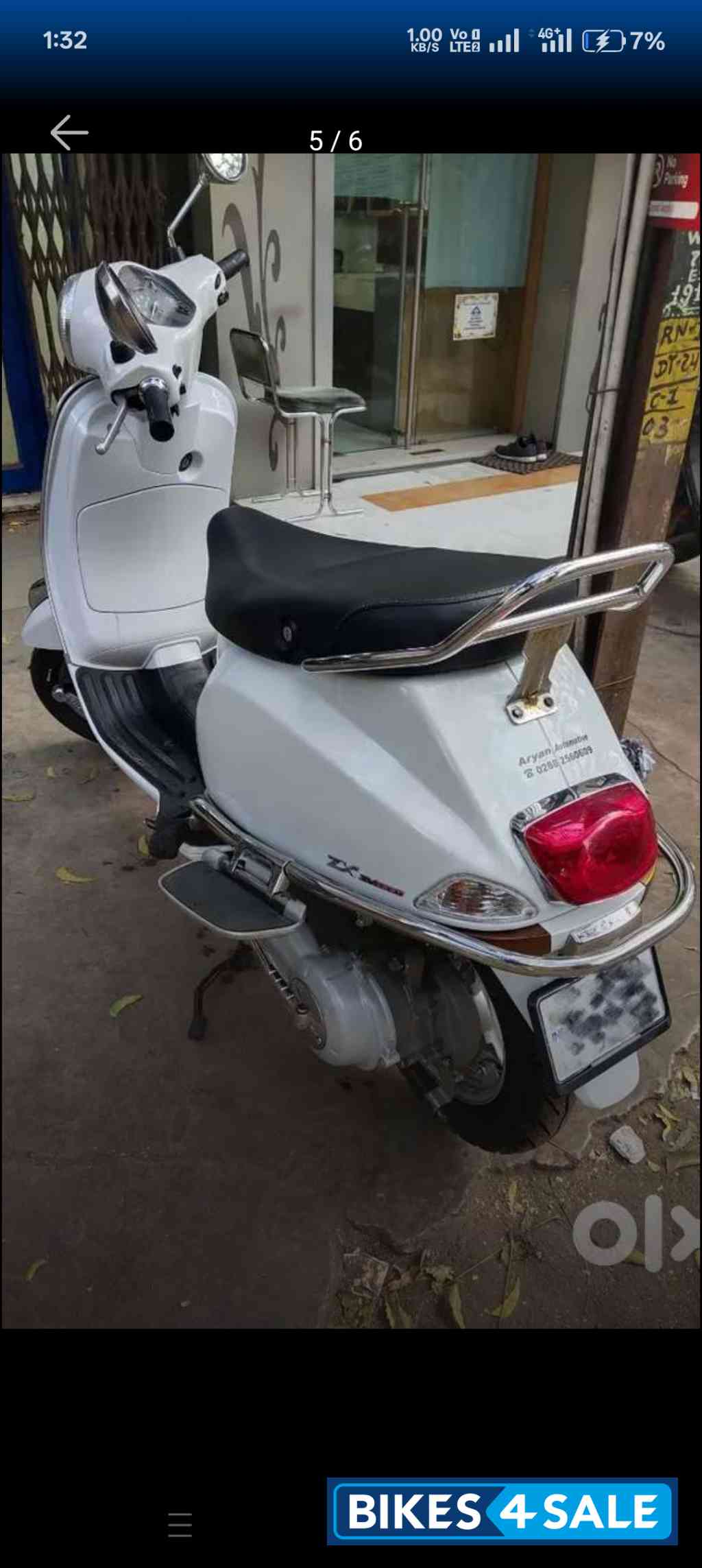 Pearl White Vespa ZX 125 BS6
