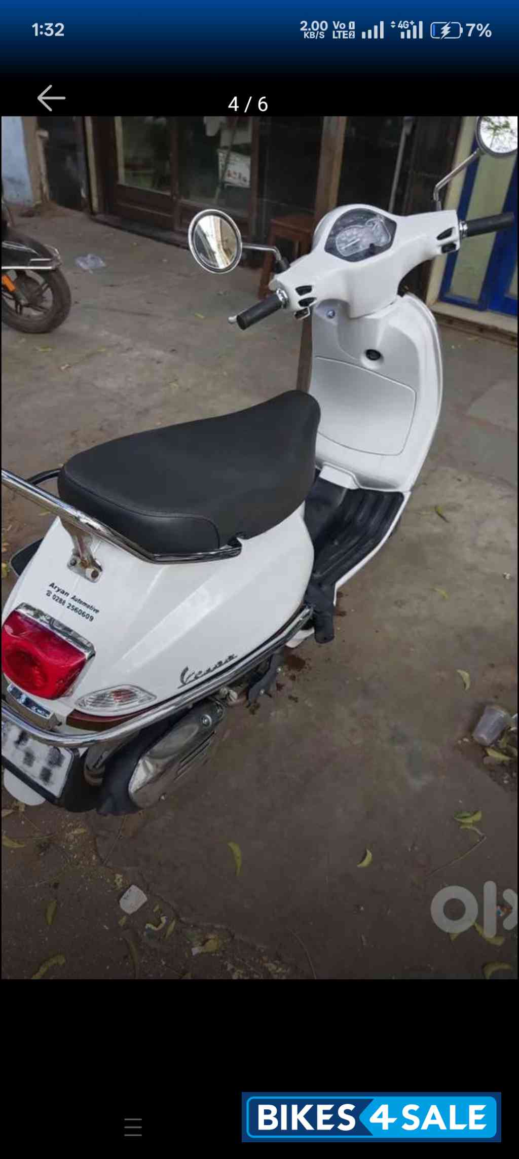 Pearl White Vespa ZX 125 BS6