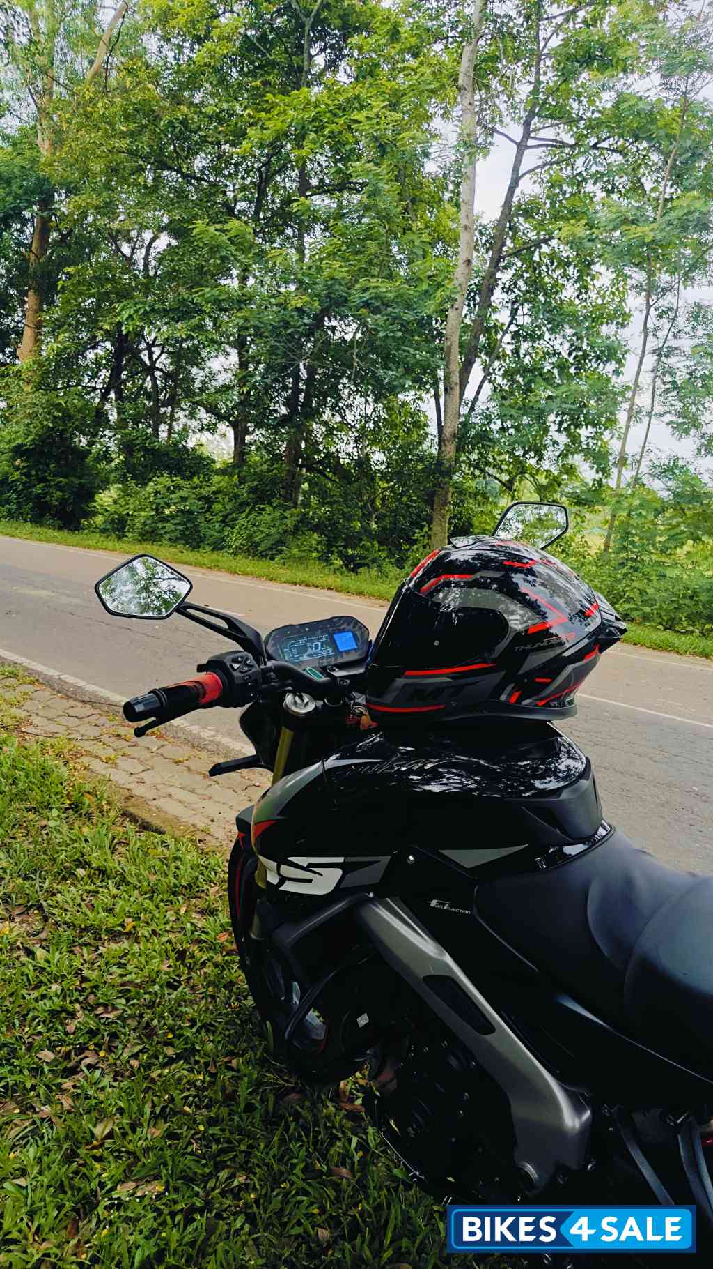 Black Bajaj Pulsar NS400Z
