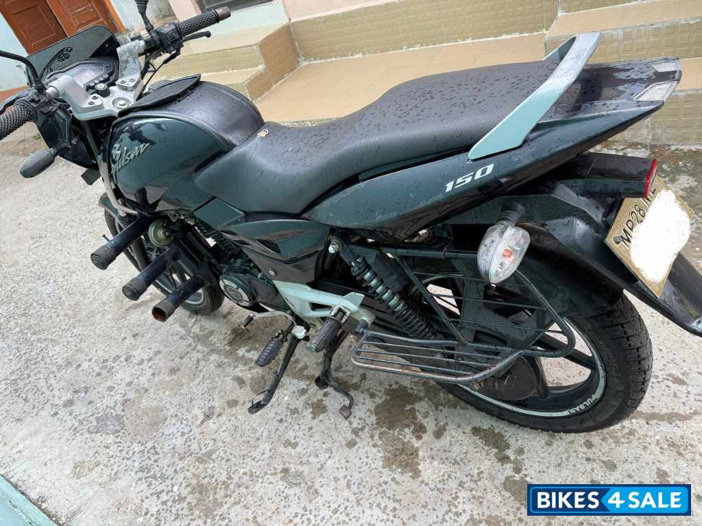 Black Bajaj Pulsar 150