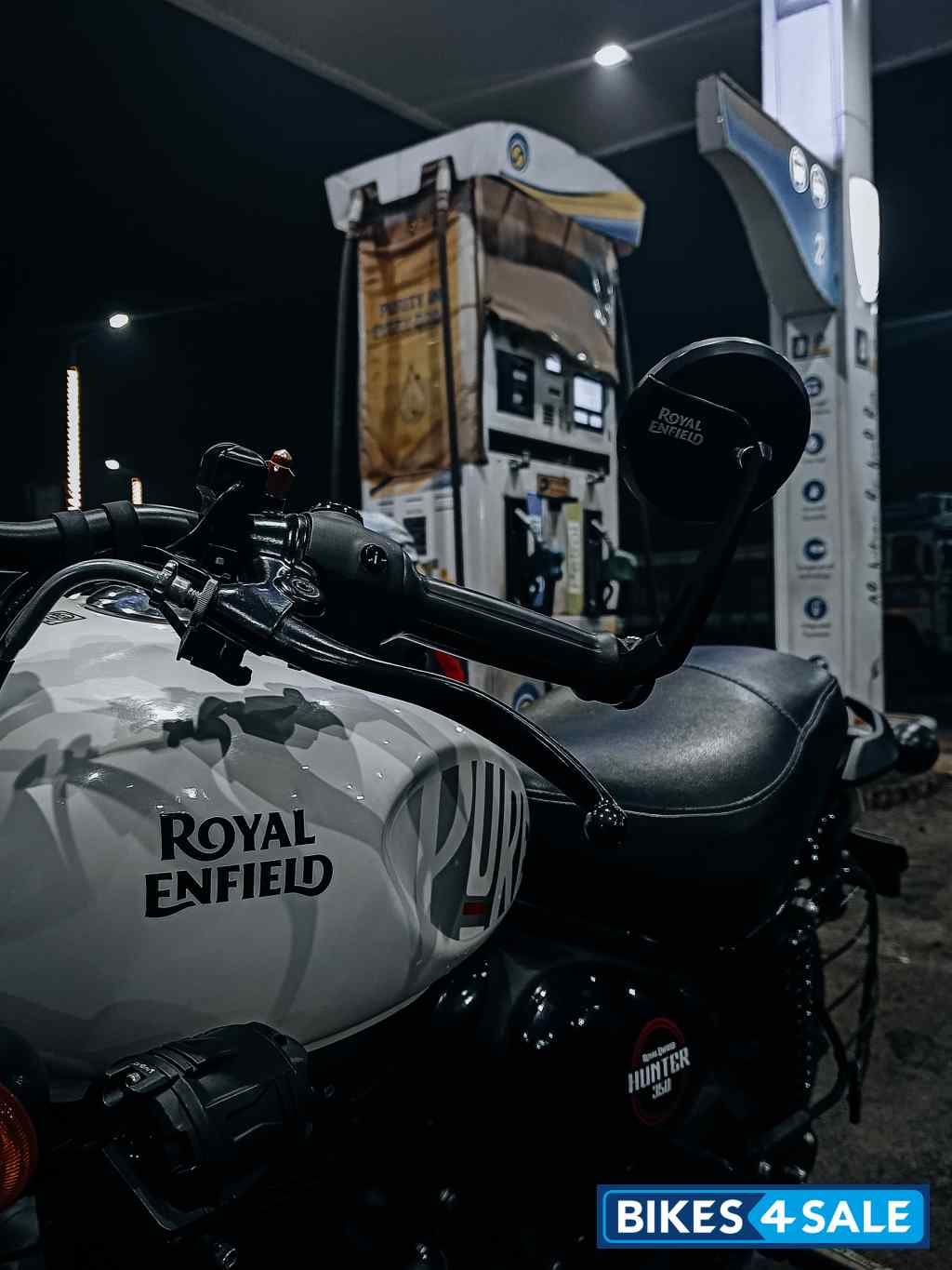 White Royal Enfield Hunter 350 Metro